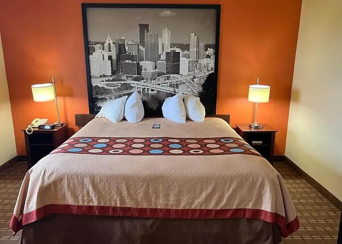 Super 8 By Wyndham Altoona Hotel