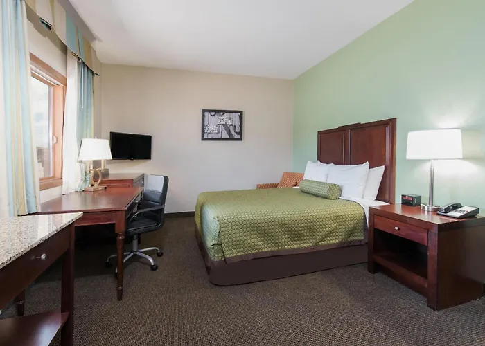 Baymont By Wyndham Pierre Hotel