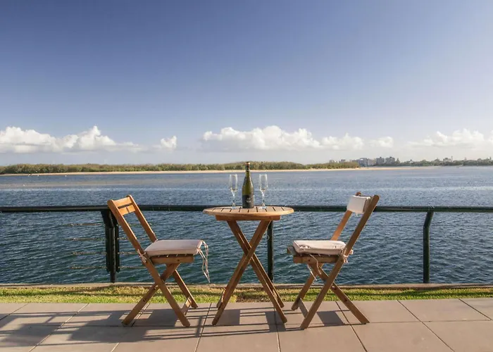 La Promenade Absolute Waterfront Apartments Caloundra
