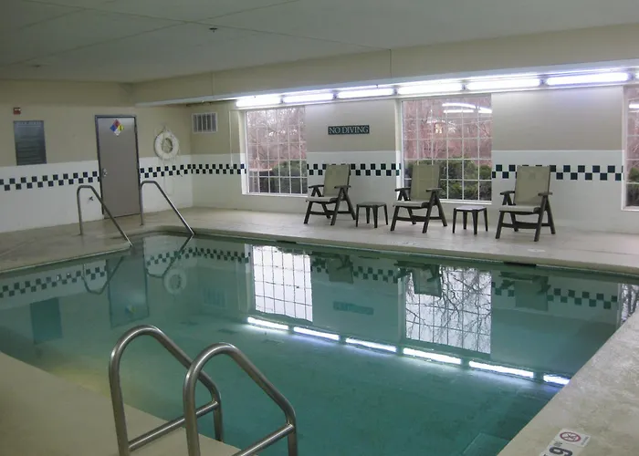 Country Inn & Suites By Radisson, Clinton, Ia