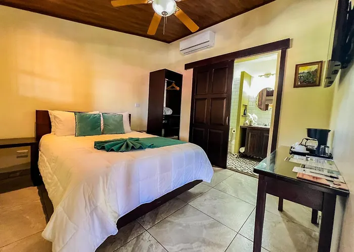 La Fortuna Lodge By Treebu Hotels
