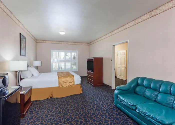 Days Inn & Suites By Wyndham South Gate
