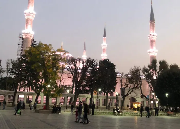 Bachos Hotel Sultanahmet Enjoy Breakfast On The Teracce With A Sea View İstanbul