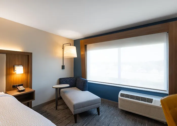 Holiday Inn Express & Suites Greenwood Mall By Ihg