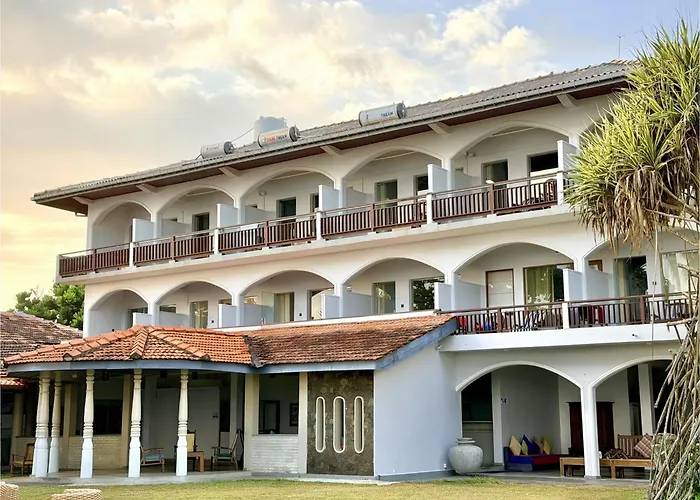 Sri Gemunu Beach Resort Unawatuna