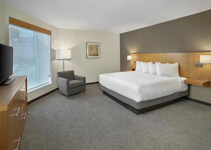 Doubletree By Hilton Edmonton Downtown Hotel