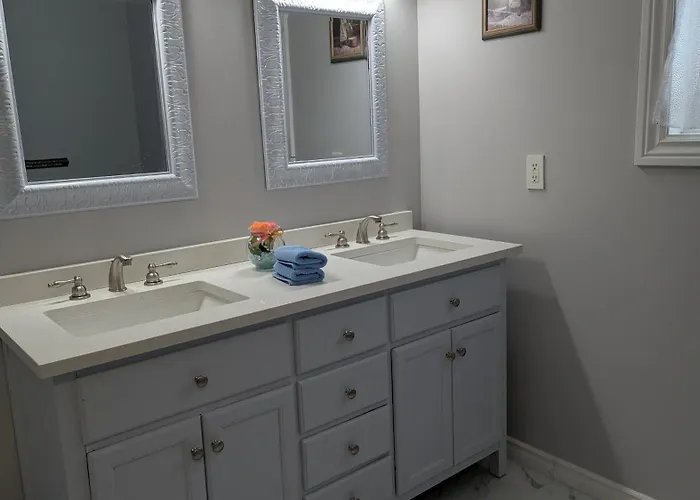 Bear & Butterfly Bed And Breakfast Gravenhurst