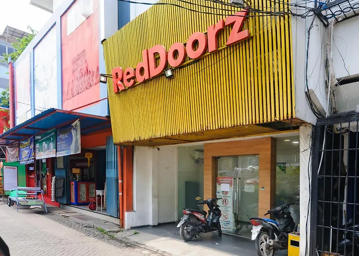 RedDoorz Plus @ Danau Sunter Utara Jakarta