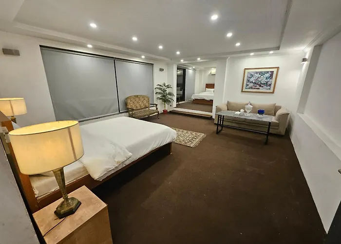 12Th Avenue Hotel Lahore