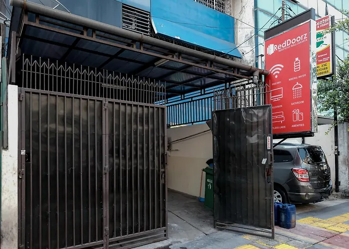 RedDoorz @ Jalan Biak Roxy Jakarta