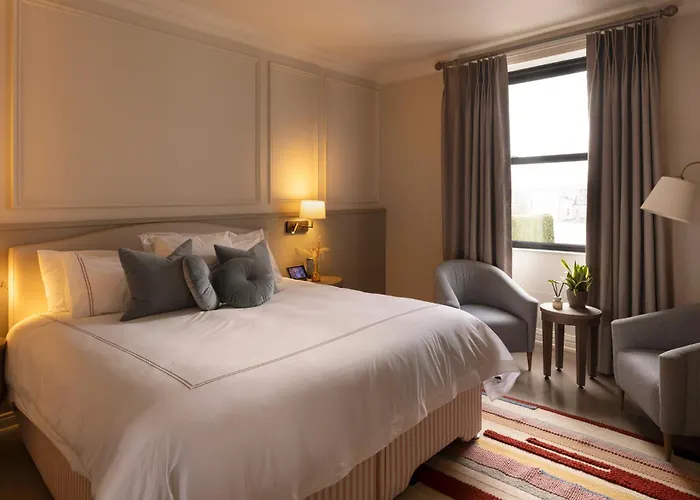 The Lansdowne Kenmare Hotel