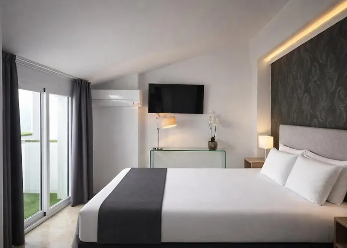 Abril Nerja Hotel