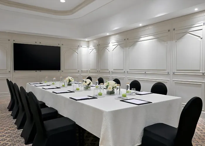Crowne Plaza Muscat By Ihg Hotel