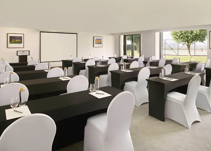Crowne Plaza Muscat By Ihg Hotel