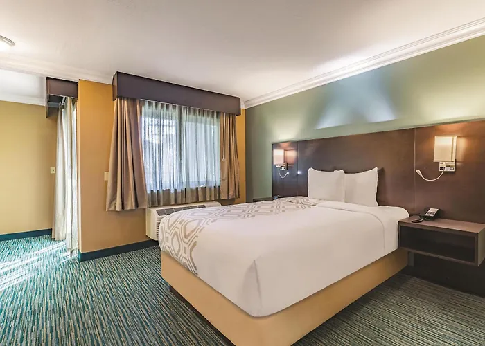 La Quinta Wyndham Sfo Airport West Millbrae-Presidents Award Winner-Free Arprt Shtl