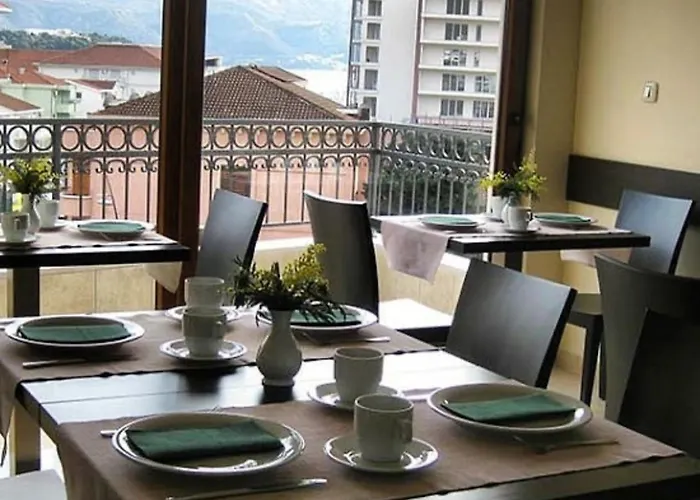 Lucic Rooms & Suites Budva