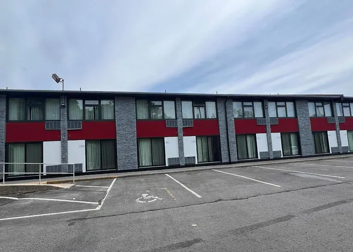 Ramada By Wyndham Kingston Motel