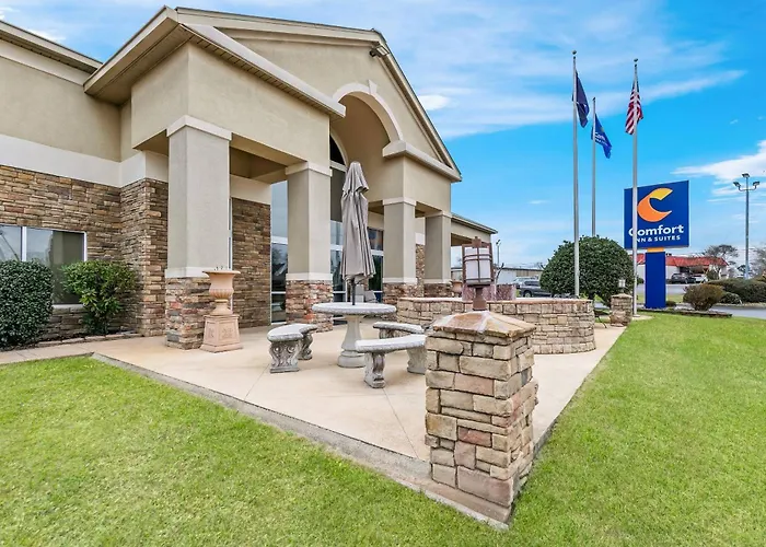 Comfort Inn & Suites Greenwood Near University