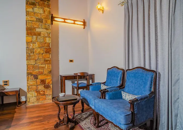 Neelesh Inn - Luxury Lake View Resort With Swimming Pool On Bhimtal Lake
