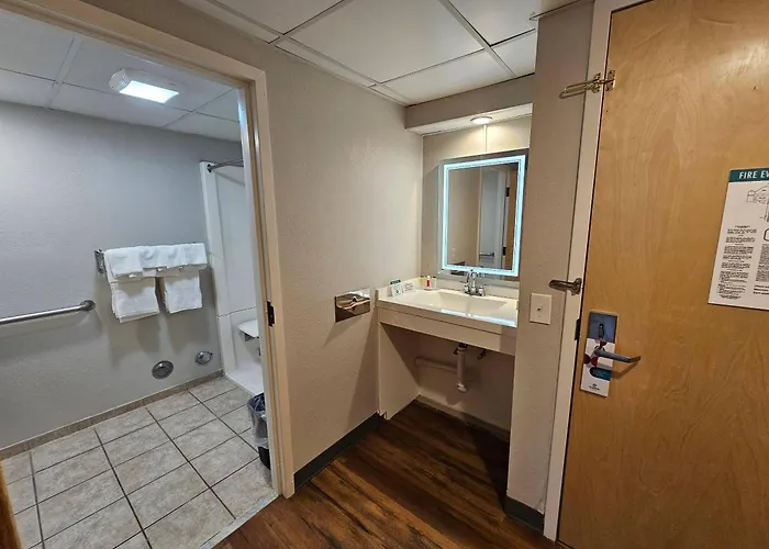 Clarion Pointe South Portland Hotel
