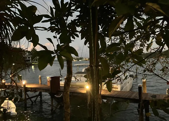 The Golden Resort - Tortugal River Lodge & Marina Río Dulce