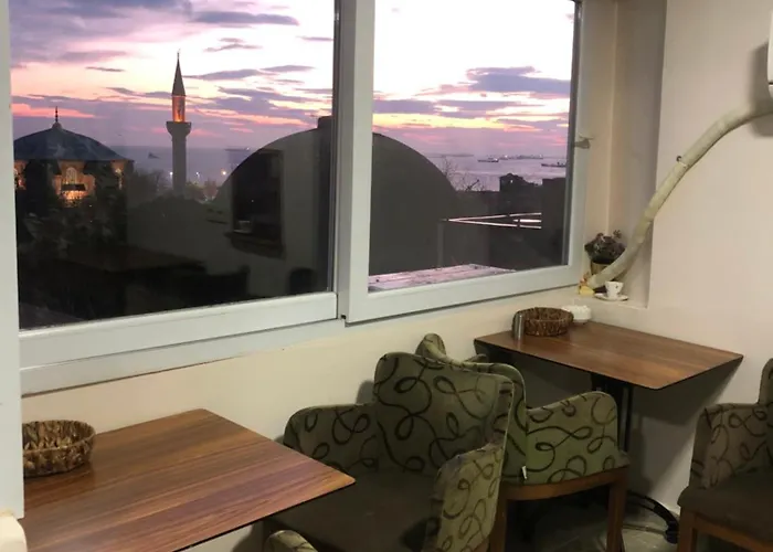 Bachos Hotel Sultanahmet Enjoy Breakfast On The Teracce With A Sea View İstanbul