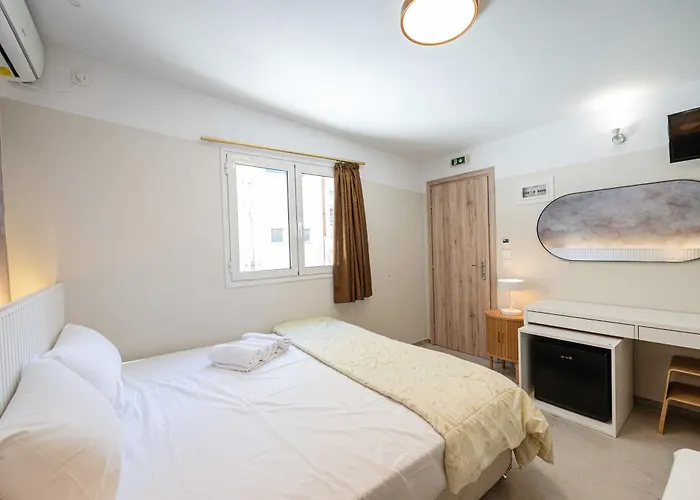 Lux Hotel Piraeus