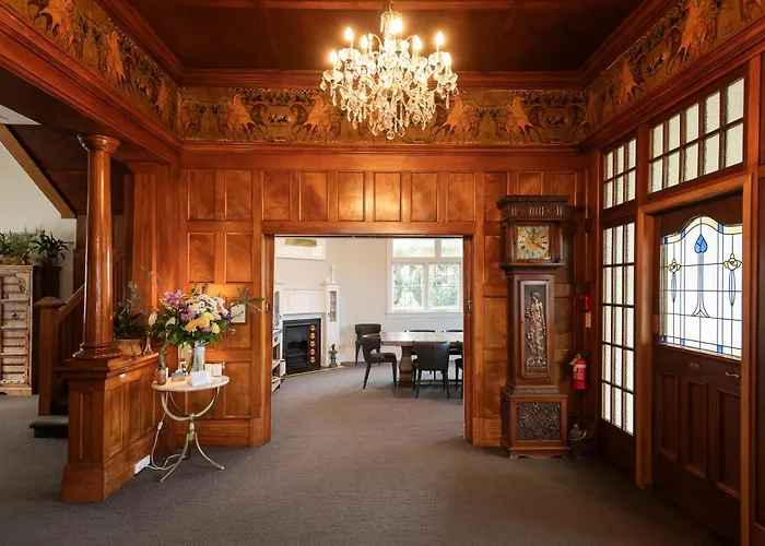 Cedar House Bed & Breakfast Gisborne