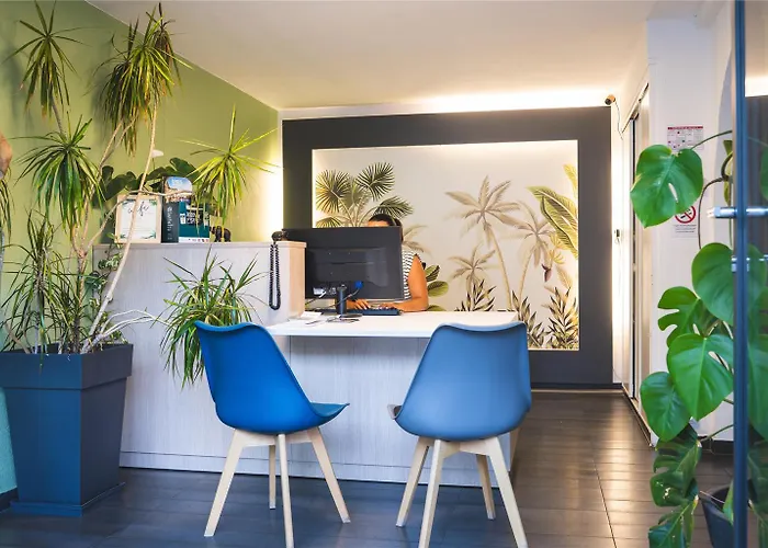 Hotel Cit'Ha'Tel Oasis D'Avignon à Villeneuve-lès-Avignon