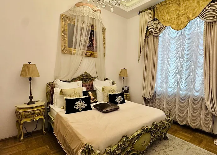 Conacul Coroanei Luxury Boutique Hotel Bucharest