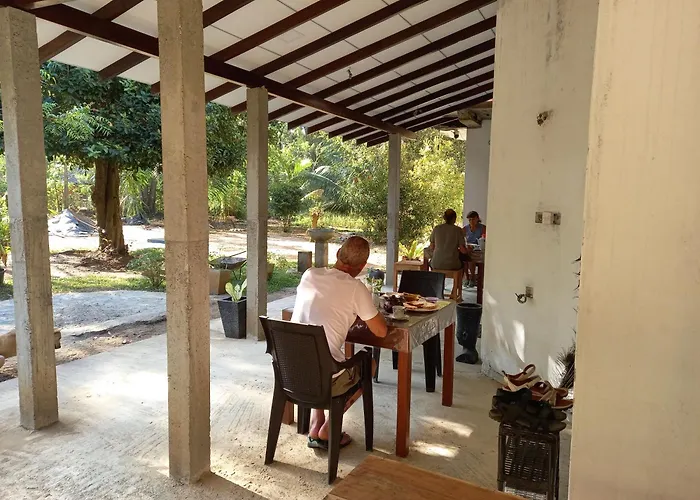 Silent Peacock Villa And Restaurant Tangalle
