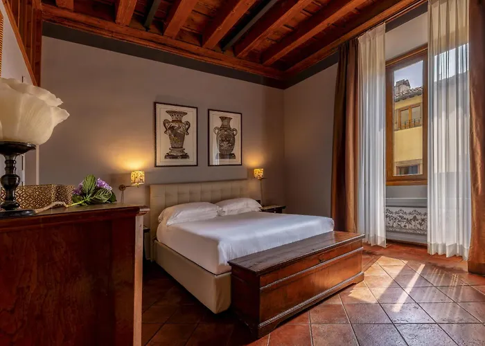Antica Dimora De' Benci Bed and Breakfast Florence