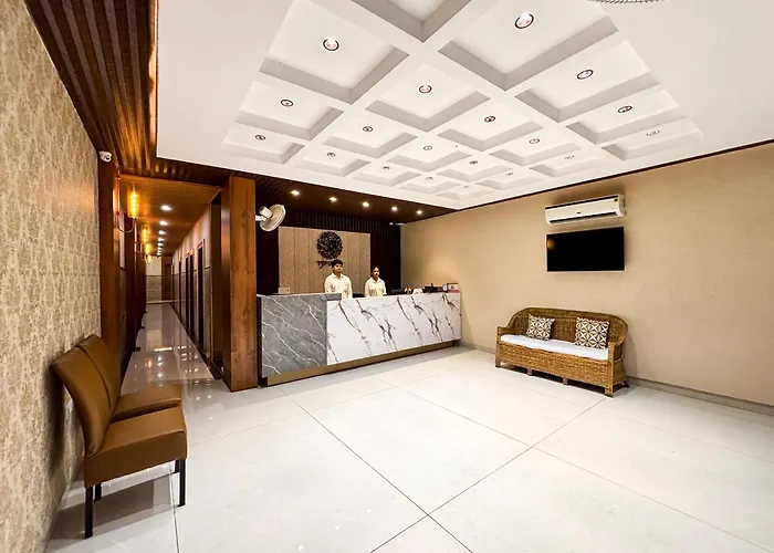 Hotel Nirvana Palace Near Parmarth Niketan Rishikesh
