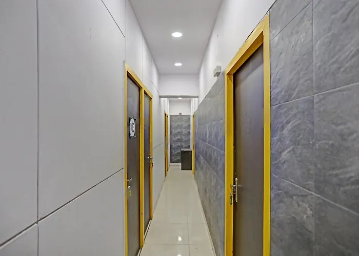 Oyo 84596 Hotel North Campus New Delhi