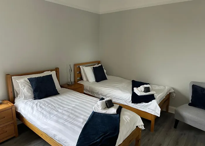 The Cairns Leven Hotel Leven 