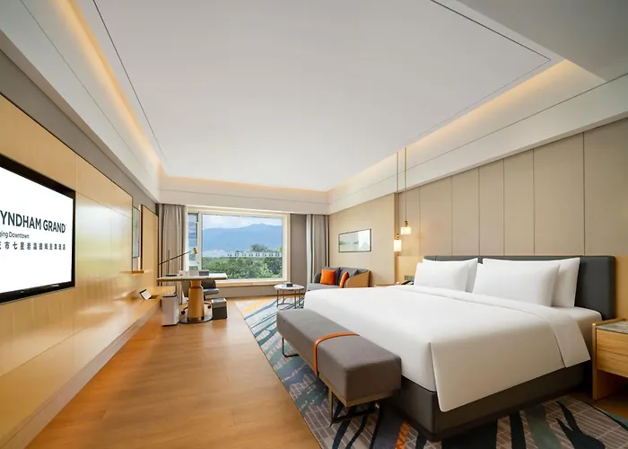 Wyndham Grand Zhaoqing Downtown Hotel