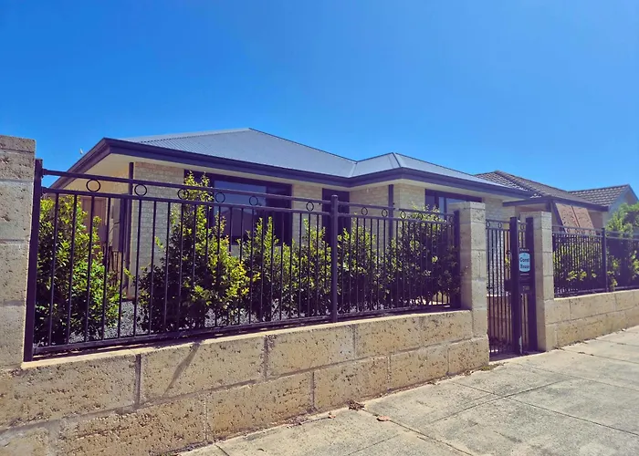 Dalyellup Guest House- Walk To Shops, Near Beach & Bunbury