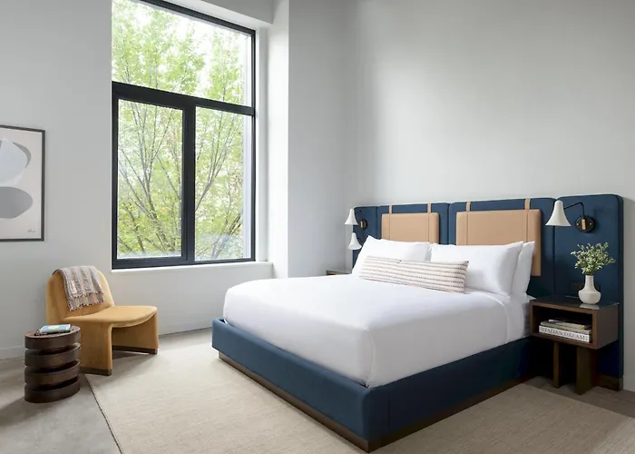 The Neighborhood Hotel - Little Italy Studio Chicago