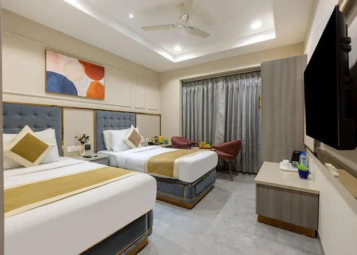 Hotel Sapphire House - 3 Mins Walk From Metro And 5 Mins From Rail Station New Delhi