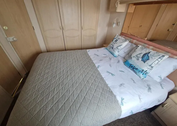 Haven On The Hill 2 Bed Caravan With Town Views Of Aberystwyth F7