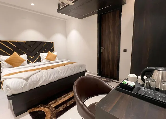 Hotel Greysky Karkardooma Anandvihar New Delhi
