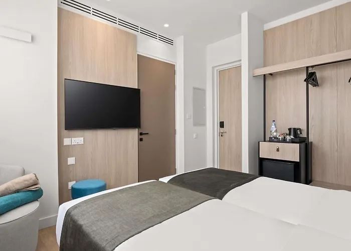 Mercure Larnaca Finikoudes Beach