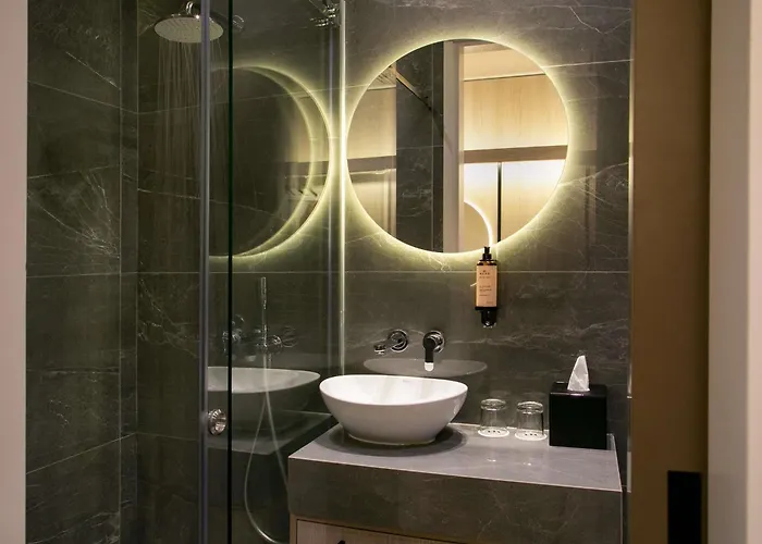 Mercure Larnaca Finikoudes Beach