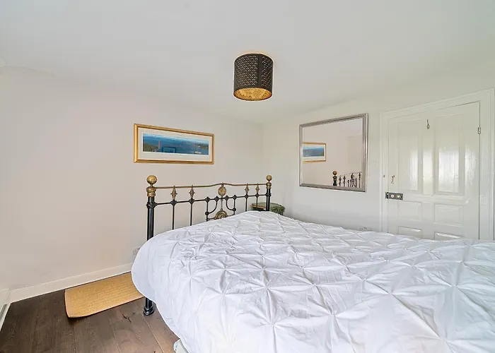 Furzen Farmhouse - Quiet Alternative To A Hotel Cirencester