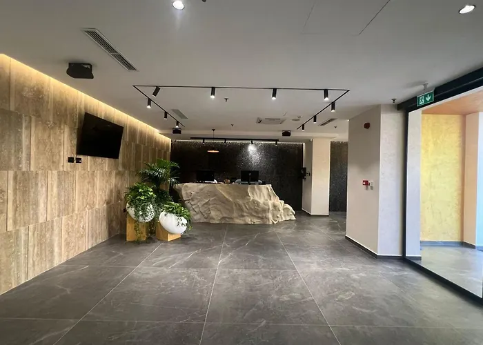 Bounty Hotel Golem 