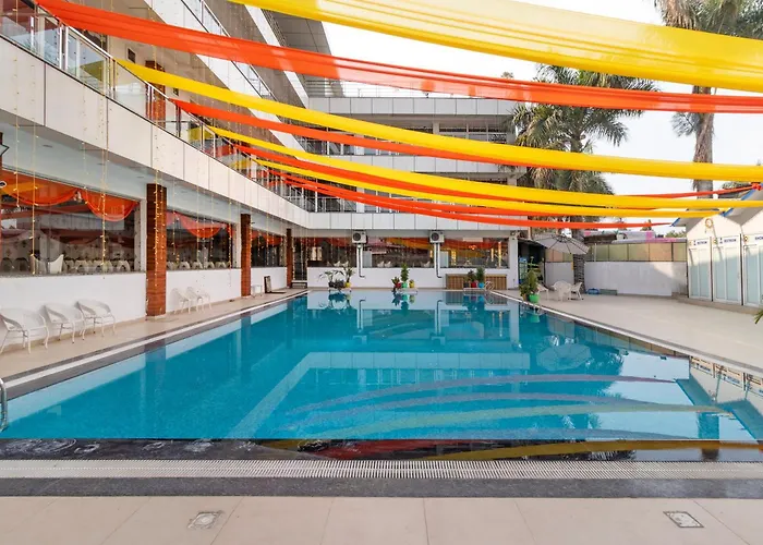 Treebo Arya Palace With Swimming Pool Dehradun