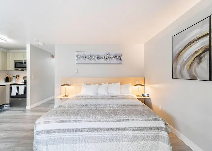 Interurban Suites Hotel, A Dazzler Select By Wyndham Tukwila