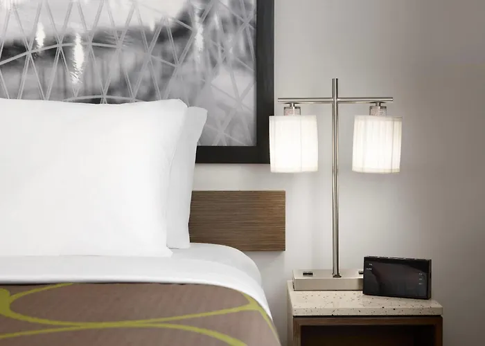 Super 8 By Wyndham Bronx Near Stadium New York