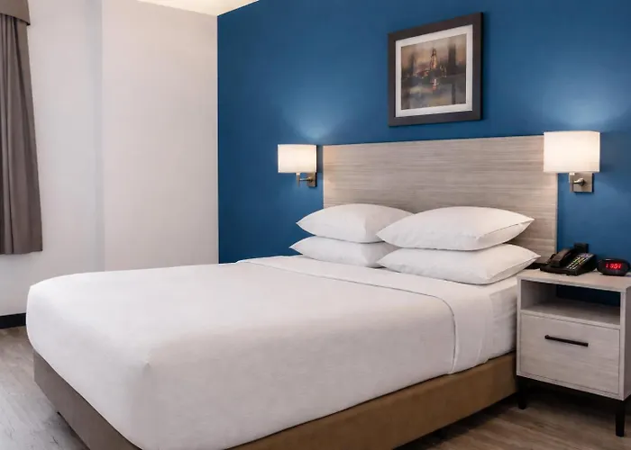 Signature Stay Inn & Suites - Downtown Hamilton