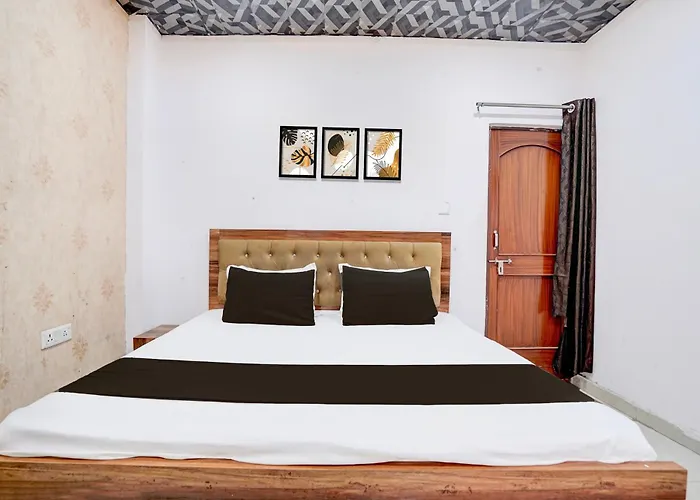 Hotel O Paras Palace Kanpur